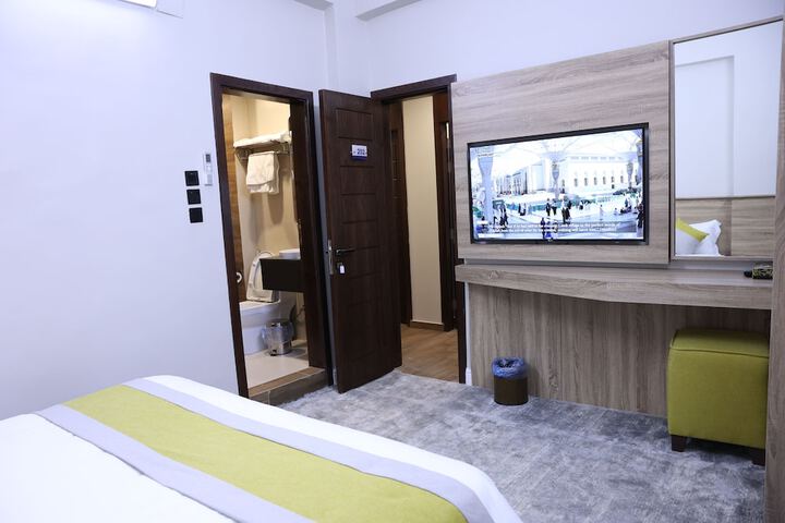 Room 34 of 64