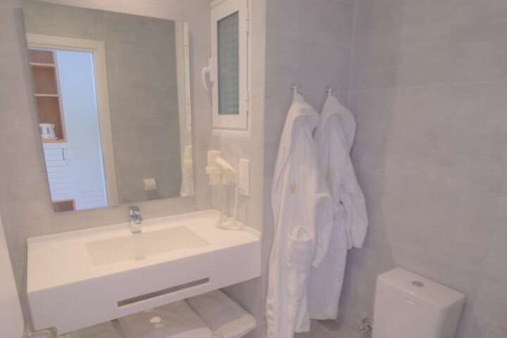 Room 48 of 208