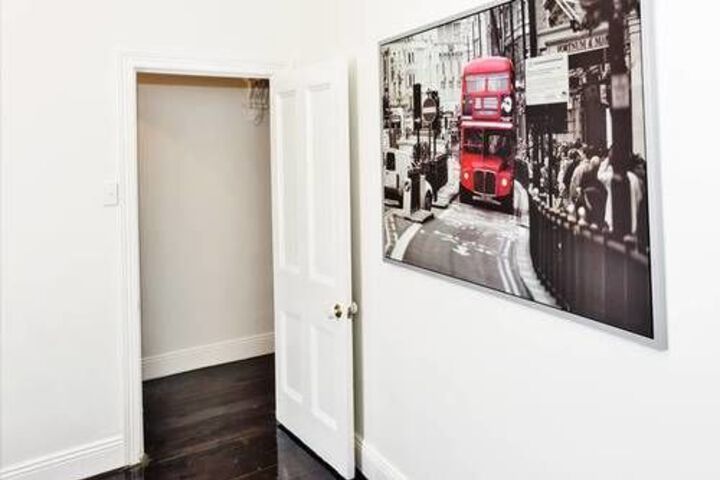 Room 5 of 18