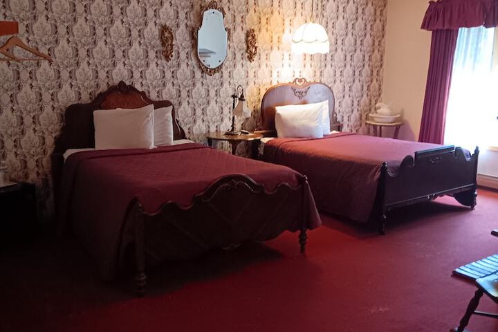 Room 11 of 38