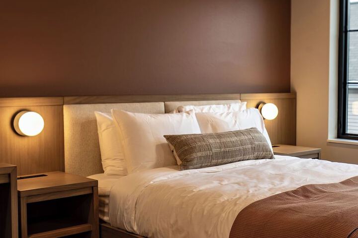 Room 6 of 25