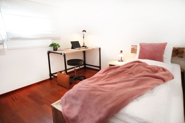 Room 9 of 38
