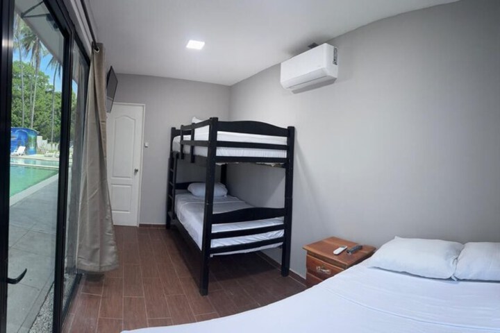 Room 4 of 5