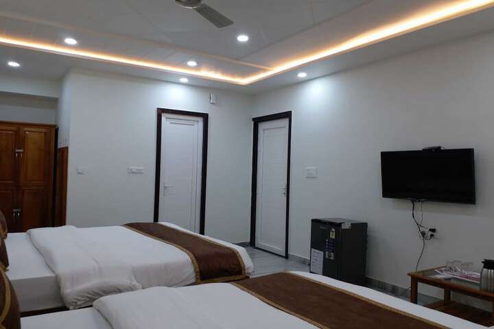 Room 6 of 60