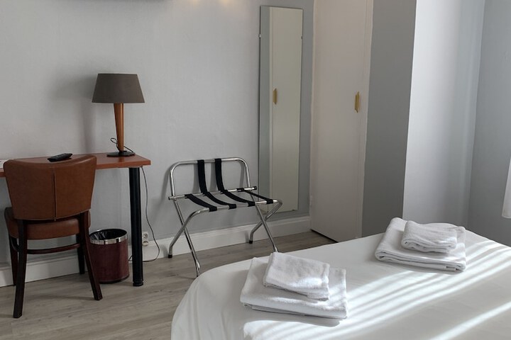 Room 6 of 16