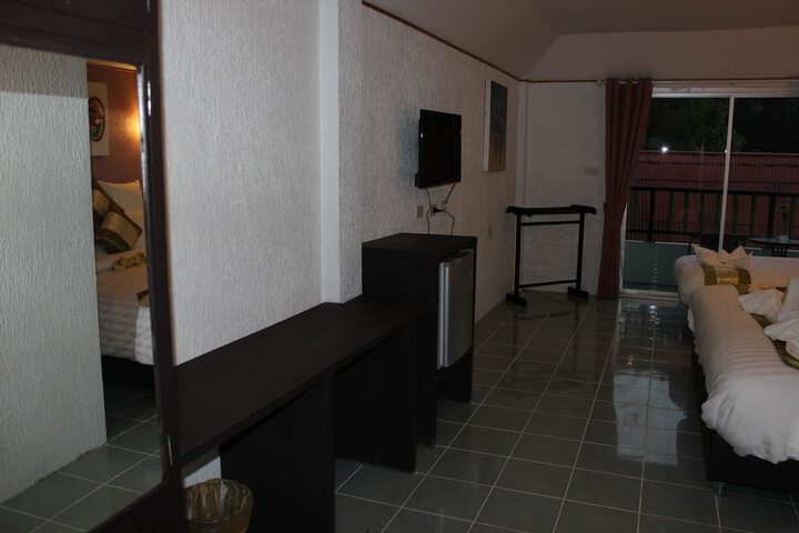 Room 52 of 83