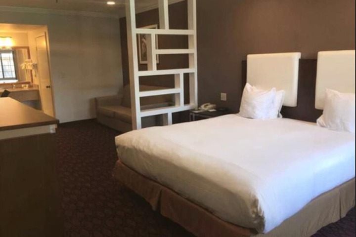 Room 19 of 37