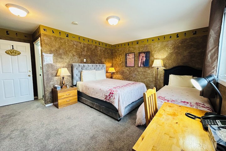 Room 4 of 18