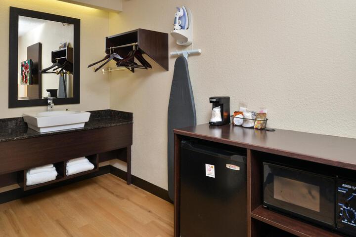 Standard King Bed Accessible (3 of 14)