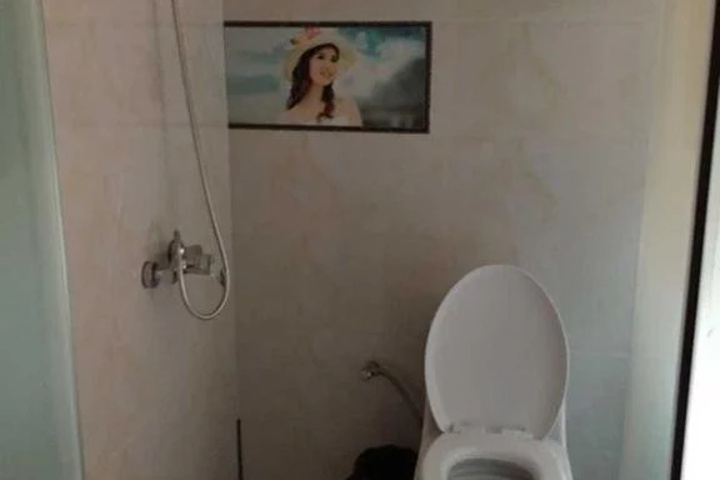 Room 10 of 11