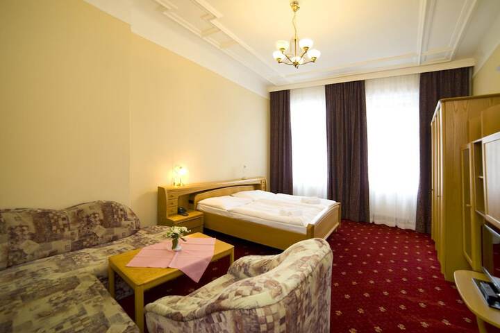 Room 12 of 60