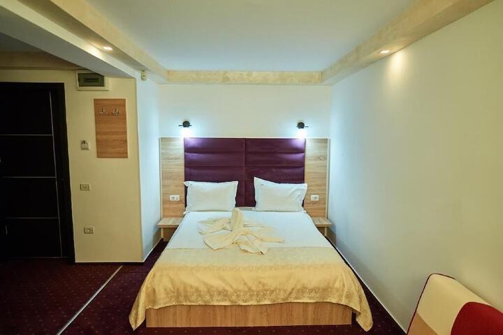 Room 16 of 34