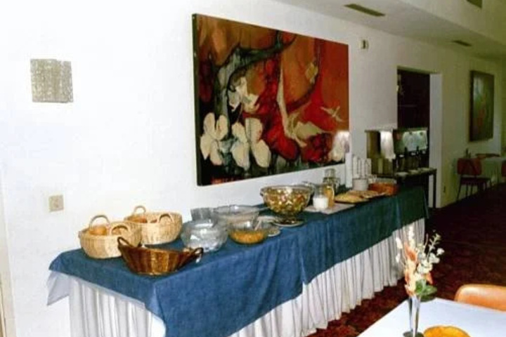 Dining 18 of 18