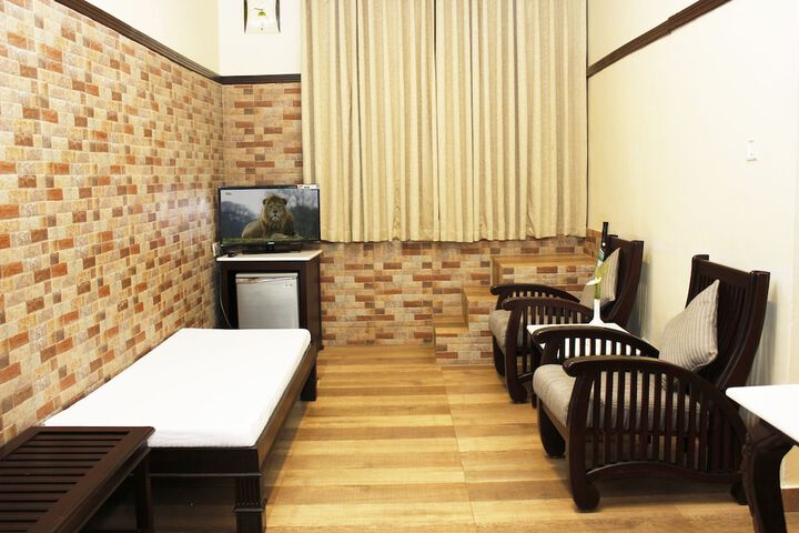 Room 12 of 35