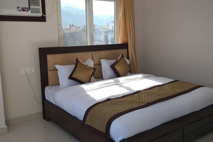 Room 3 of 53