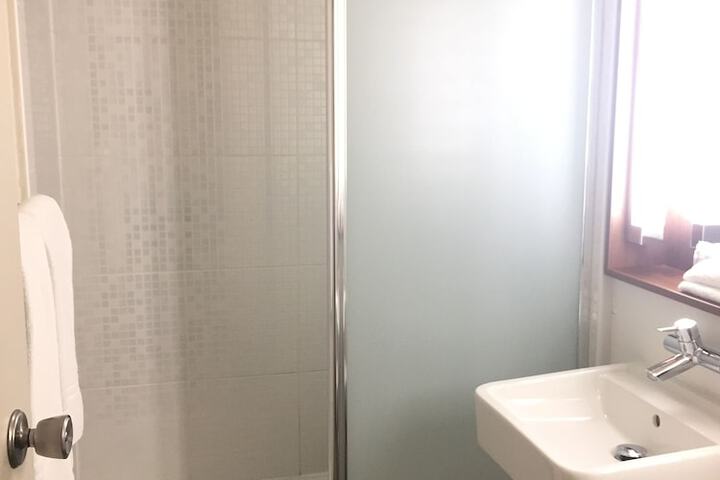 Room 10 of 34