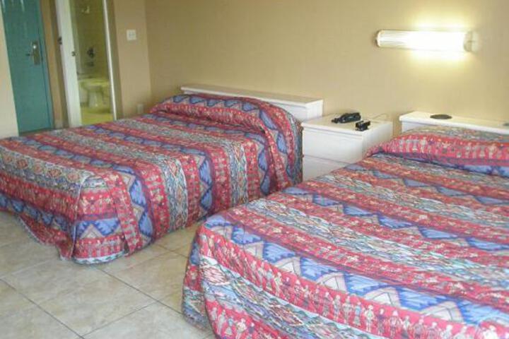 Standard Room, King or Two Doubles (7 of 12)