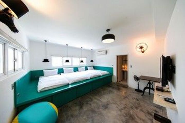 Room 10 of 30