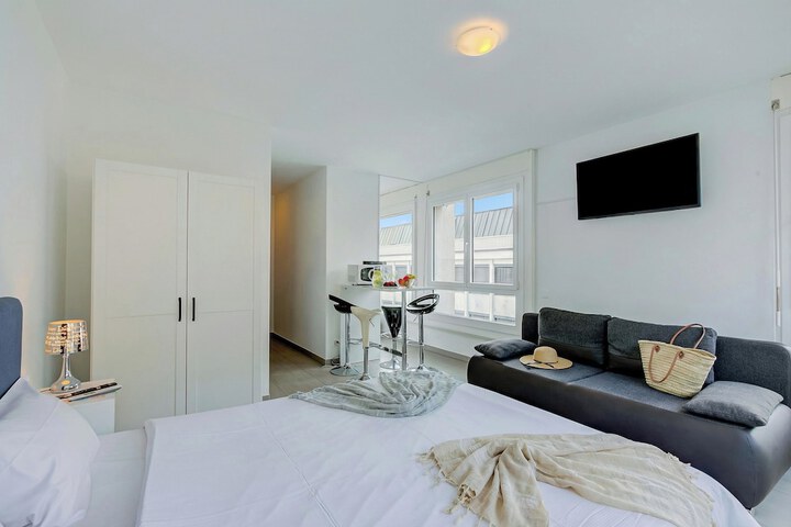 Room 8 of 34