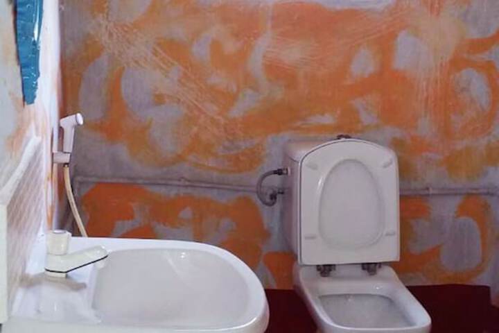 Room 12 of 27