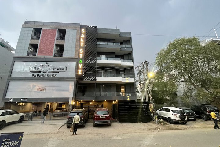 Saltstayz Express - Golf Course Road & DLF Phase-1