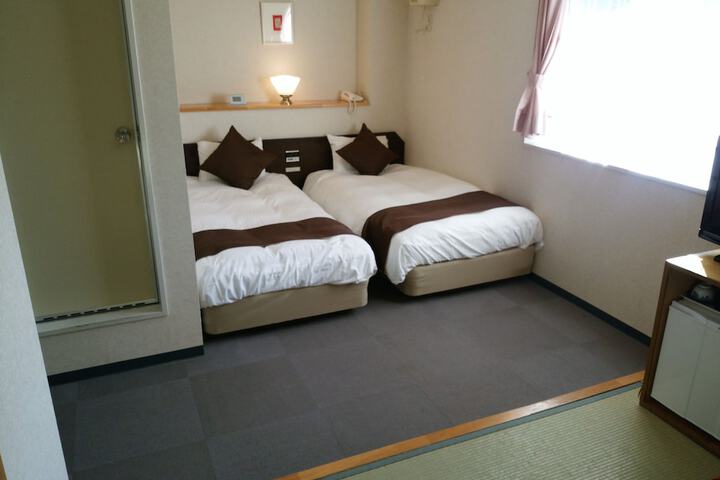 Room 8 of 42
