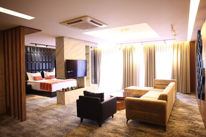 Room 37 of 84