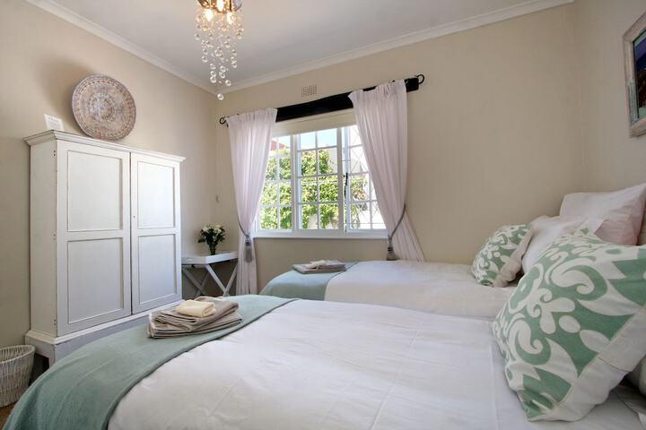 Room 2 of 53