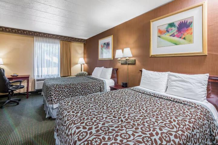 2 Double Beds (3 of 6)