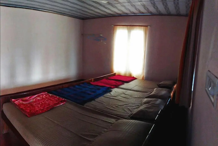 Room 2 of 37