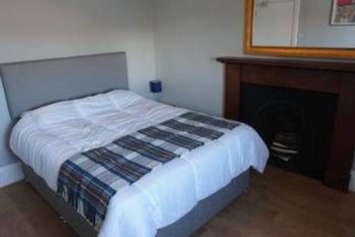Room 6 of 25