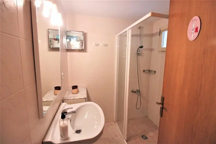Room 9 of 21