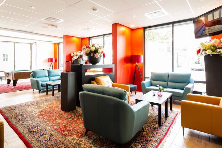 Guest Lobby