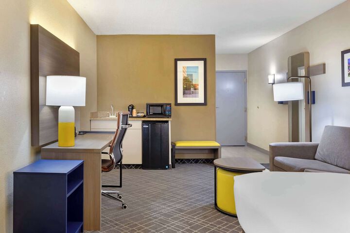 Suite 2 Queen Beds (12 of 15)