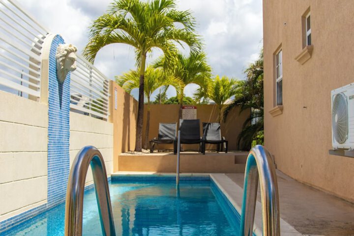 Hotel with Pool