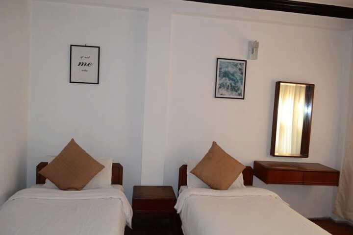 Room 12 of 38