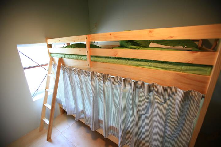 Room 6 of 42