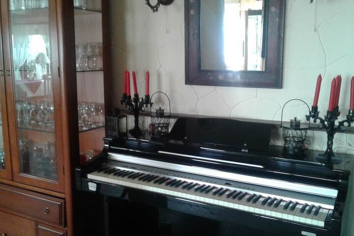 Dining 32 of 53