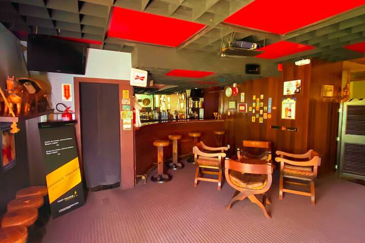 Lounge 75 of 100