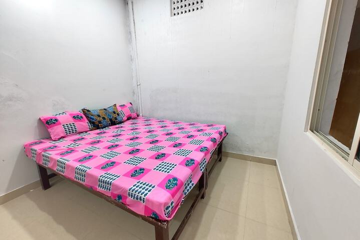 Room 7 of 12