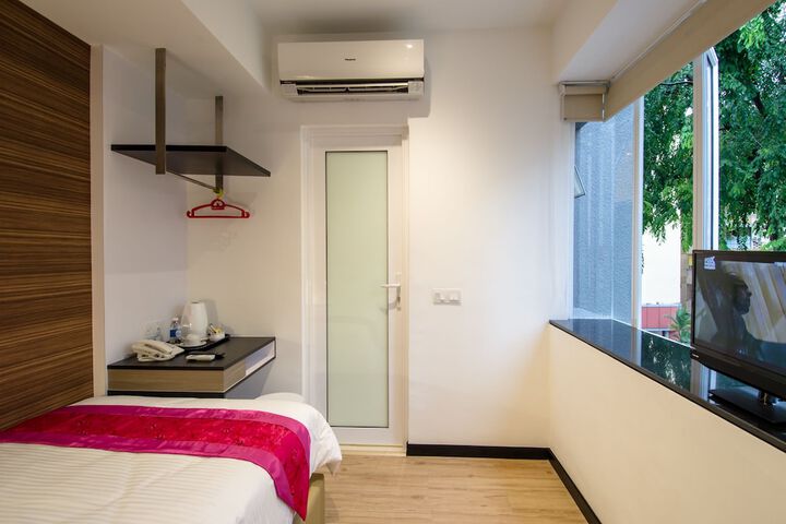 Room 14 of 38