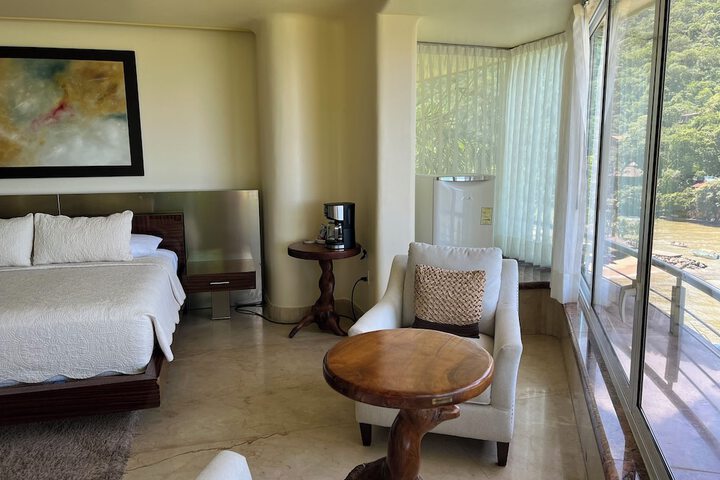 Room 105 of 336
