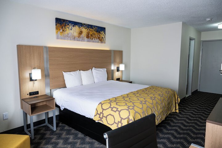 1 King Bed (5 of 15)