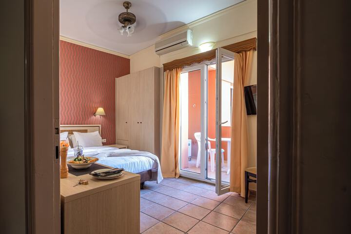 Room 16 of 107