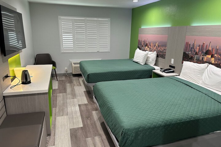 2 Queen Beds (1 of 7)