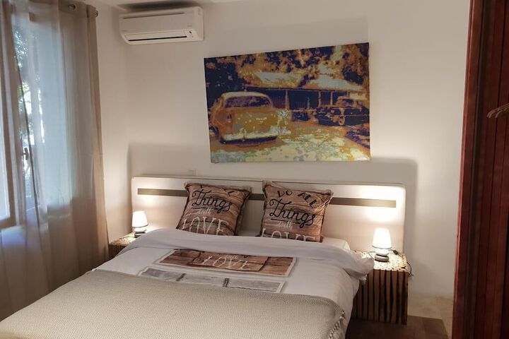Room 8 of 16