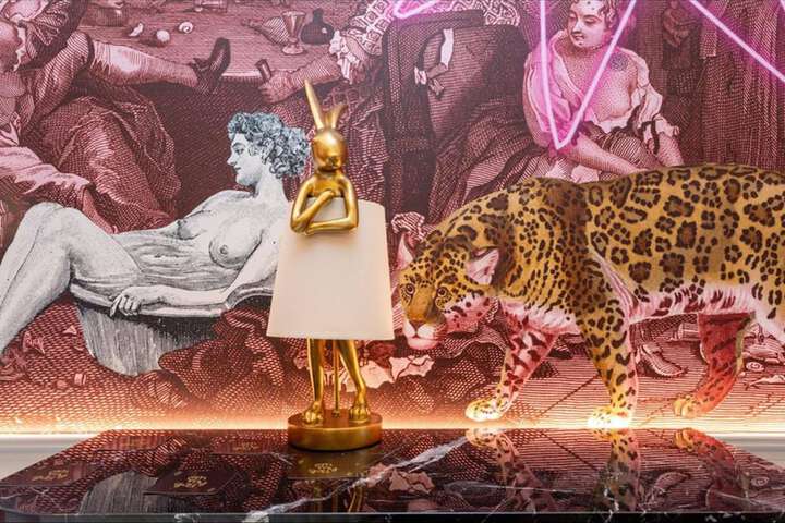 Lounge 125 of 141