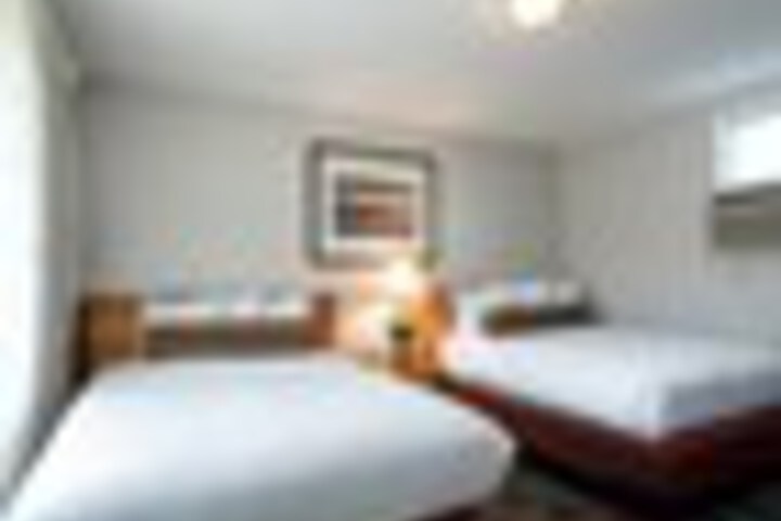 Room 50 of 549