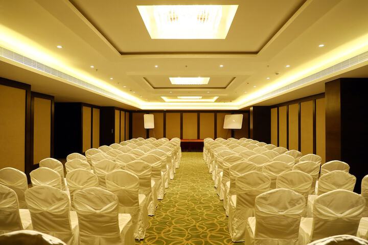 Ballroom/Hall 22 of 37