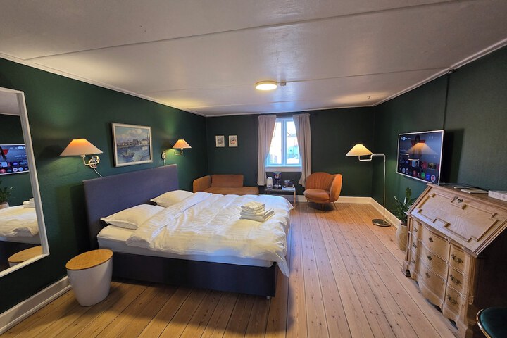 Room 3 of 21